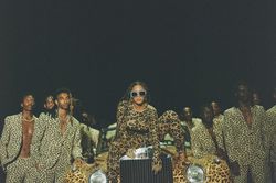 Beyoncé mặc toàn váy áo đặc biệt trong 'Black Is King'