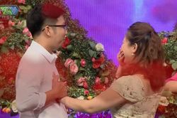Cô gái xin nhà trai cho 'bắt rể' ngay trên sân khấu hẹn hò