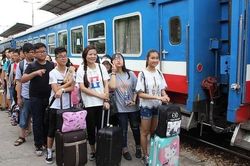 Giảm 10% vé tàu cho học sinh đi thi đại học