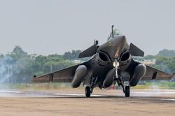 Chiến đấu cơ Trung Quốc có đấu được các tiêm kích Rafale Ấn Độ mới mua từ Pháp?