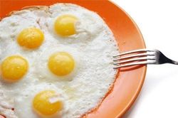 Thói quen đặc biệt nghiêm trọng khi ăn trứng gà 'biến' chúng thành thuốc độc