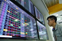 Dòng tiền bắt đáy nhập cuộc, VN Index tăng hơn 16 điểm