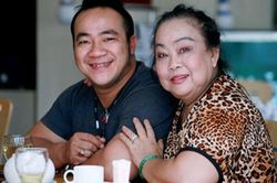 Diễn viên Hiếu Hiền nghẹn ngào nhớ mẹ - cố NSƯT Kim Ngọc, nhiều nghệ sĩ Việt không kìm được cảm xúc