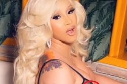 Thông báo sắp có tin nóng nhưng body Cardi B còn khiến fan 'nóng' hơn cả thông tin