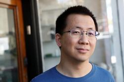 Trước nguy cơ phải bán mình cho Microsoft, 'cha đẻ' TikTok nói gì?