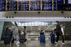 Singapore yêu cầu người nhập cảnh đeo vòng theo dõi cách ly COVID-19