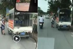 Hà Nội: Đi xe gắn chữ cảnh sát, mặc quần đùi, áo phông thu đồ của phụ nữ bán dạo