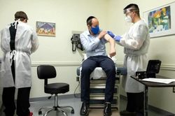 Mỹ đau đầu với bài toán vaccine Covid-19