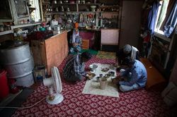 COVID-19 'tàn phá' cuộc sống ở vùng Kashmir như thế nào?