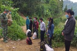 Đồn Biên phòng Lũng Cú phát hiện, ngăn chặn 6 công dân nhập cảnh trái phép từ Trung Quốc