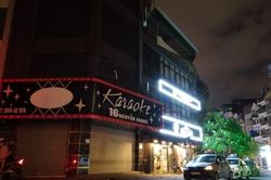 Phố karaoke nhộn nhịp bậc nhất Hà Nội 'cửa đóng, then cài' tránh dịch COVID-19