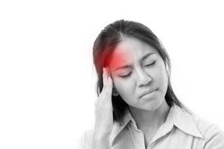 Cách giảm đau nửa đầu không cần dùng thuốc, dù bạn là ai cũng nên biết