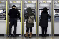Hàn Quốc: Bốn ngân hàng lớn sử dụng thí điểm thiết bị ATM chung