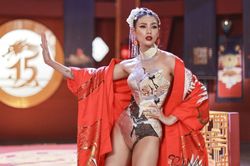 Võ Hoàng Yến hóa 'Phượng Hoàng' quyền lực bước ra từ tiểu thuyết kiếm hiệp cổ trang