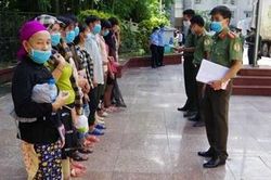 Công an Hà Giang tiếp nhận công dân do Trung Quốc trao trả