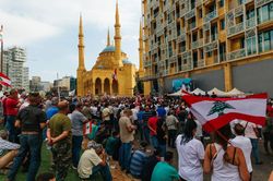 Nền kinh tế suy kiệt của Lebanon trước vụ nổ đẫm máu ở Beirut
