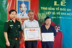 Trao bằng Tổ quốc ghi công cho cán bộ Biên phòng hy sinh khi làm nhiệm vụ
