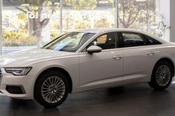 Đối thủ E-Class và BMW Series 5 có mặt ở VN với 'Động cơ của năm 2019'