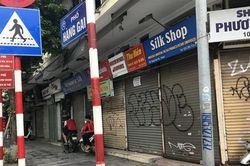 Phố cổ Hà Nội treo đầy biển hiệu sang nhượng, đóng cửa