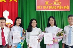 Phú Yên: 3 học sinh được kết nạp Đảng ngay trước kỳ thi tốt nghiệp THPT