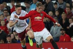 Chuyển nhượng cầu thủ hôm nay 5/8: Man Utd chốt tương lai 'măng non', hao binh trước lượt về Europa League; Dortmund có Sancho mới