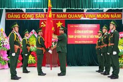 Tinh gọn, sắc bén, tinh nhuệ, chuyên nghiệp