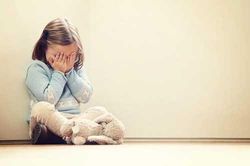 Thấy con có 5 biểu hiện này, cha mẹ cần đưa đi khám bệnh tự kỷ