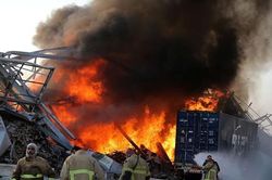 Ammonium nitrate gây ra vụ nổ ở Beirut nguy hiểm ra sao?