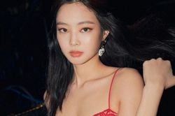 Mừng sinh nhật BLACKPINK, fan Jennie đưa hình ảnh của cô lên hẳn vệ tinh ngoài Trái Đất