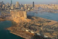 Tàu chở 2.750 tấn ammonium nitrate đã nằm lại cảng Beirut thế nào?