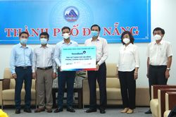 Bàn giao 50 tấn vật chất phòng, chống dịch cho Bộ Y tế