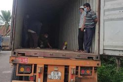 Sập sòng trong container