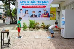 Sẻ chia mùa dịch với 'ATM' khẩu trang