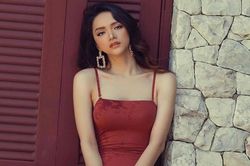 Diện bikini nóng bỏng, Hương Giang 'than trời' vì mất tiêu mỡ bụng