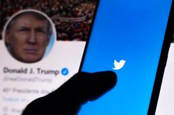Twitter tạm khóa tài khoản nhóm chiến dịch tranh cử của Tổng thống Mỹ