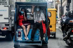 Philippines rơi vào suy thoái kinh tế
