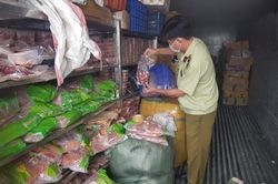 Bình Dương: Bắt giữ hơn 19 tấn thịt đông lạnh ôi thiu, quá hạn sử dụng
