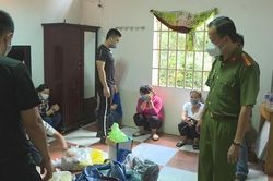 Thuê nhà nghỉ đánh bạc giữa lúc dịch bệnh căng thẳng