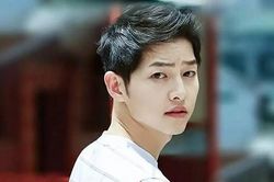 Trong thế giới fangirl: Dù thế giới quay lưng với Song Joong Ki, em vẫn sẽ đứng đó