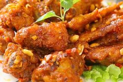 Tự làm món cánh gà chiên cà ri nhanh gọn tại nhà