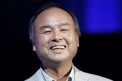 SoftBank qua thời lỗ kỷ lục, tỷ phú Nhật lại là thiên tài đầu tư