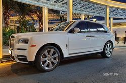 'Bạch mã' Rolls-Royce Cullinan hơn 30 tỷ lăn bánh ở Sài thành
