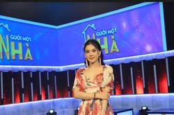 Vừa quay show, Lâm Khánh Chi vừa sợ lỡ livestream bán hàng online