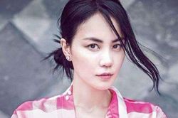 Vương Phi bị lên án vì không đeo khẩu trang mùa dịch