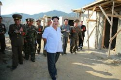 Nhà lãnh đạo Triều Tiên thị sát ngôi làng bị lũ lụt ở Bắc Hwanghae