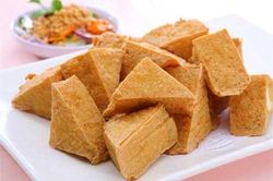 Bỏ thêm thứ này khi rán, đậu phụ giòn đều thơm ngon từ trong ra ngoài