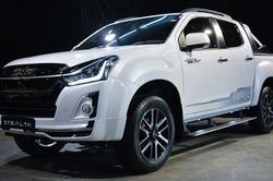Isuzu D-Max Stealth bản đặc biệt ra mắt: Giá gần 700 triệu đồng, giới hạn 180 chiếc