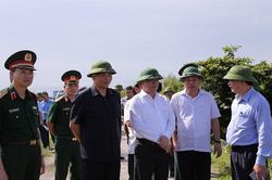 Bộ trưởng Đinh Tiến Dũng kiểm tra phòng, chống thiên tai tại Hải Dương