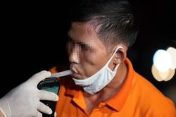Theo chân CSGT xuyên đêm đi xử lý 'ma men'