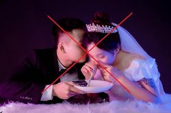 Phẫn nộ bộ ảnh cưới đồi bại mô phỏng sử dụng ma túy của đôi nam nữ